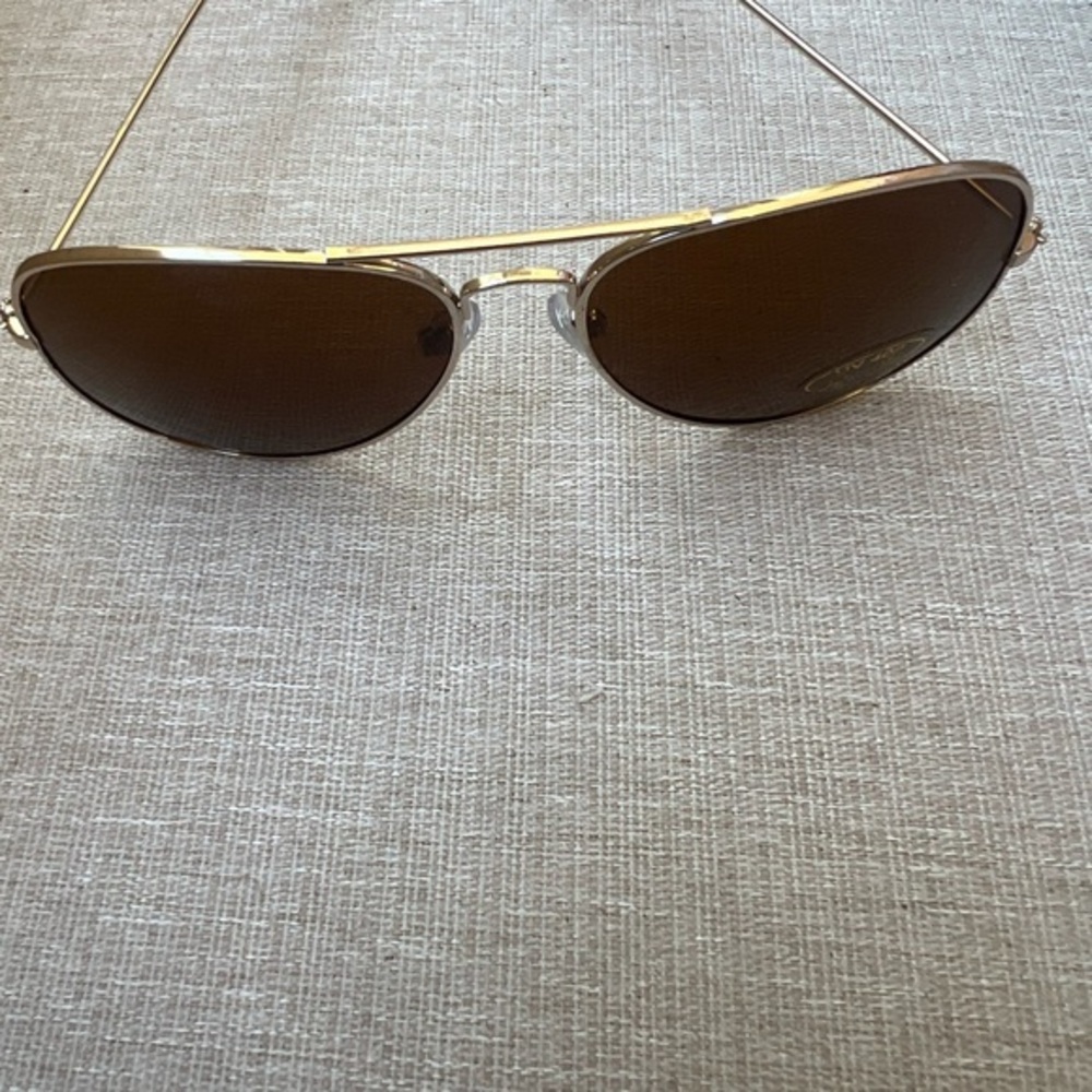 Gold Aviator Amber Lens UV 400
Sunglasses New